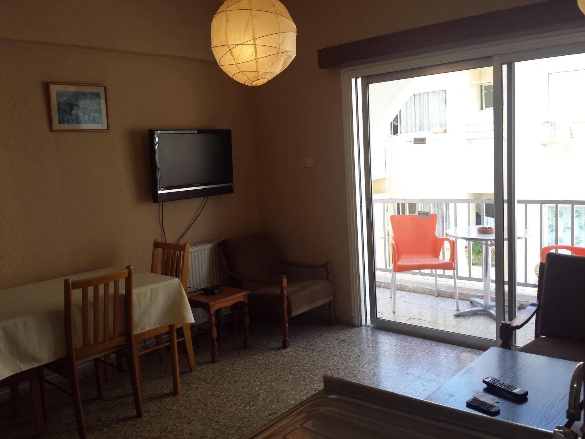 Polyxeni Hotel Apartments Limassol Exterior foto