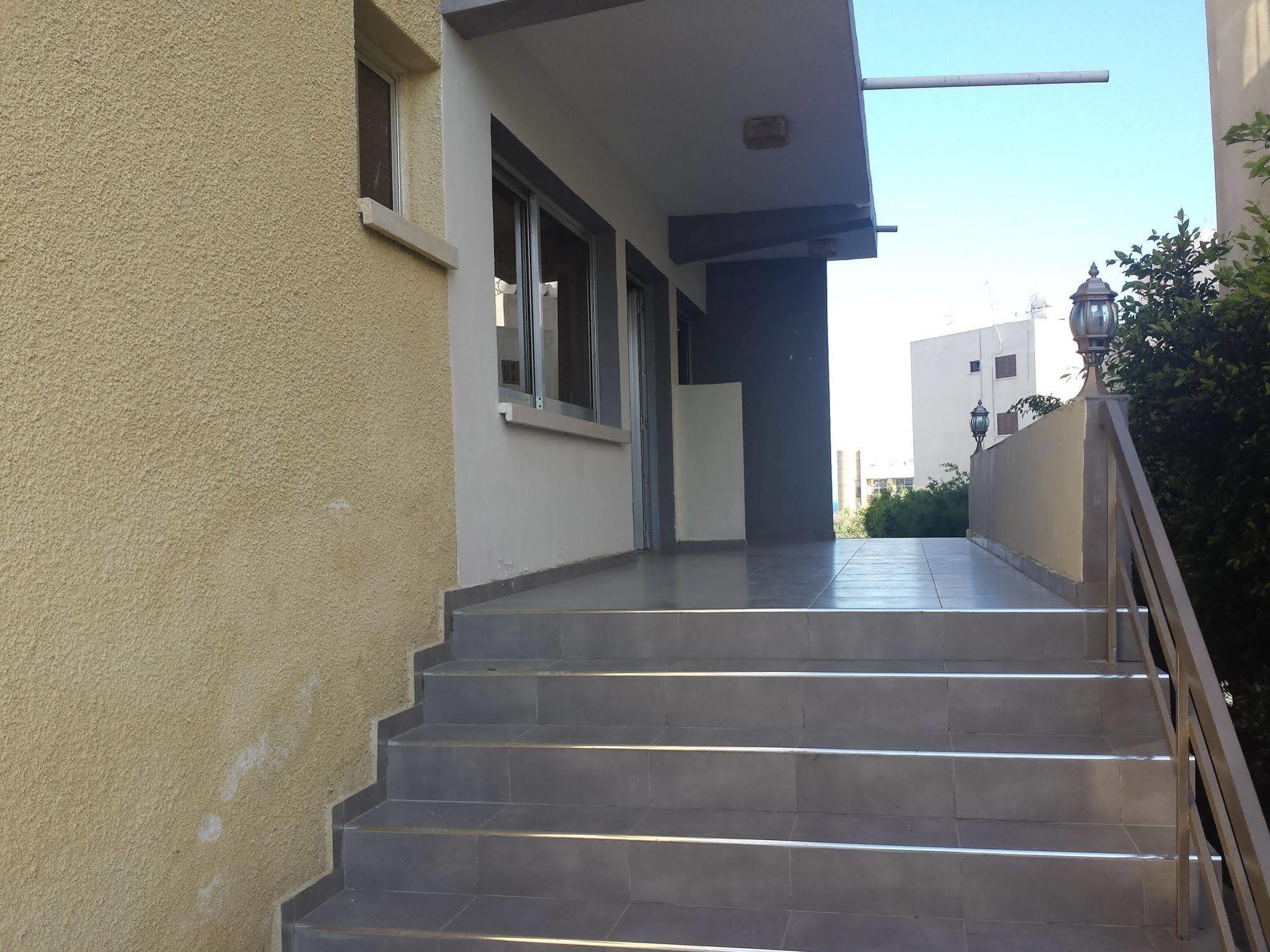 Polyxeni Hotel Apartments Limassol Exterior foto